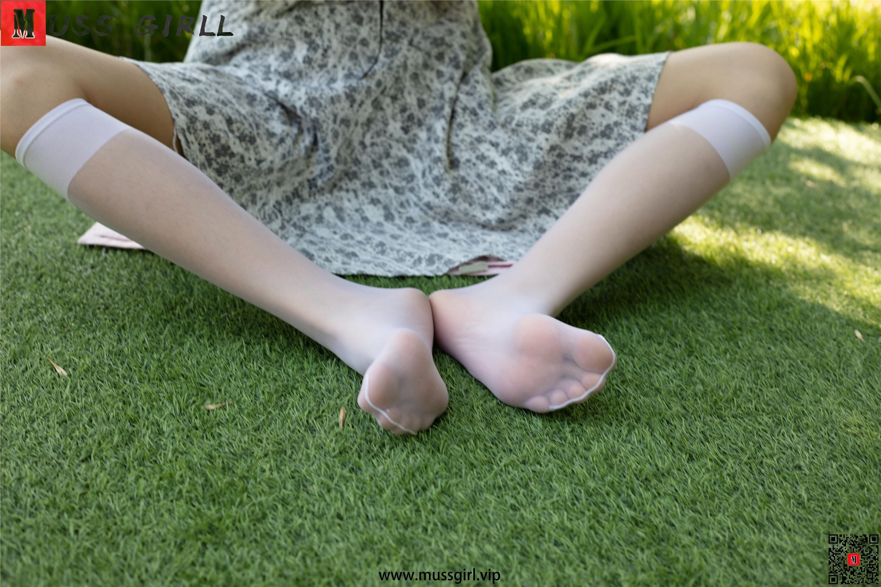 MussGirl慕丝女郎  NO.209 公园碎花裙过膝白丝